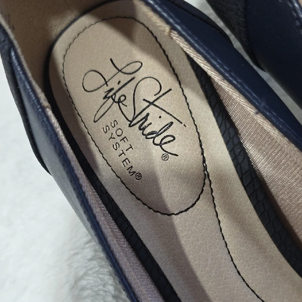 Life Stride Blue  Heels Sophisticated Design Comfort Insoles Sz 8 1/2 - Picture 3 of 11